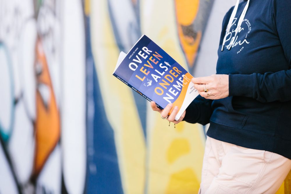 Boek Over Leven als Ondernemer in de handen van Noella de Jager