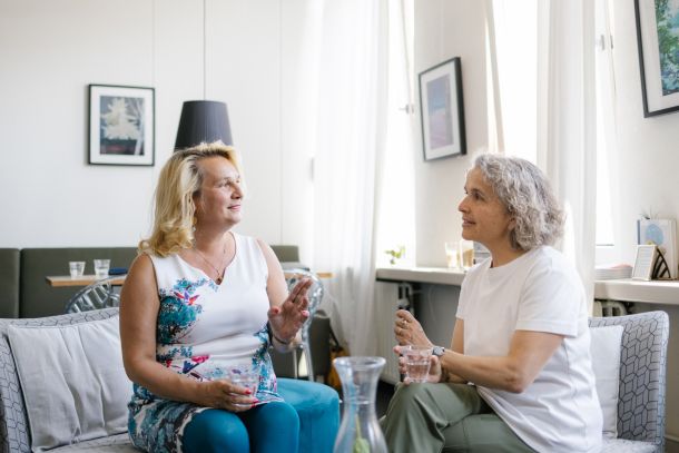 Oprichter en ondernemerscoach Noëlla de Jager in gesprek met een coachee